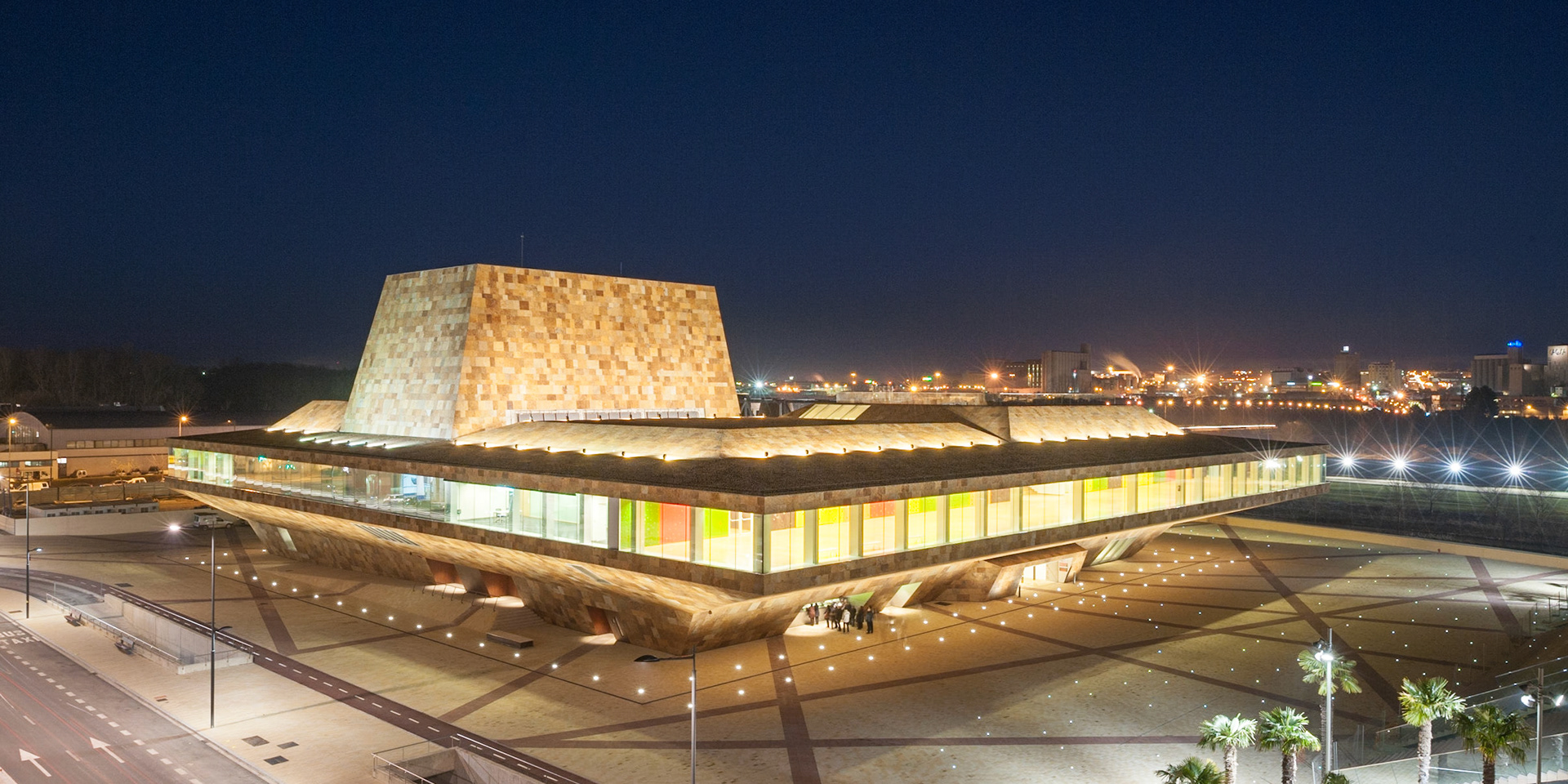 La Llotja Theatre and Congress Centre / Lleida, Spain / Mecanoo