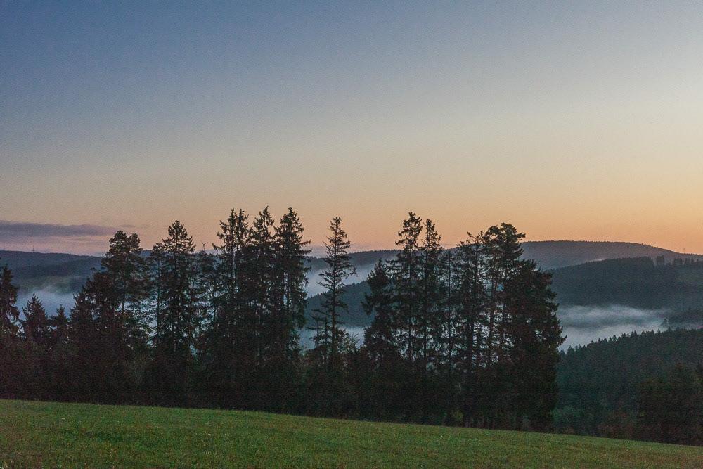 Zonsopgang vanop de staanplaats in Triberg