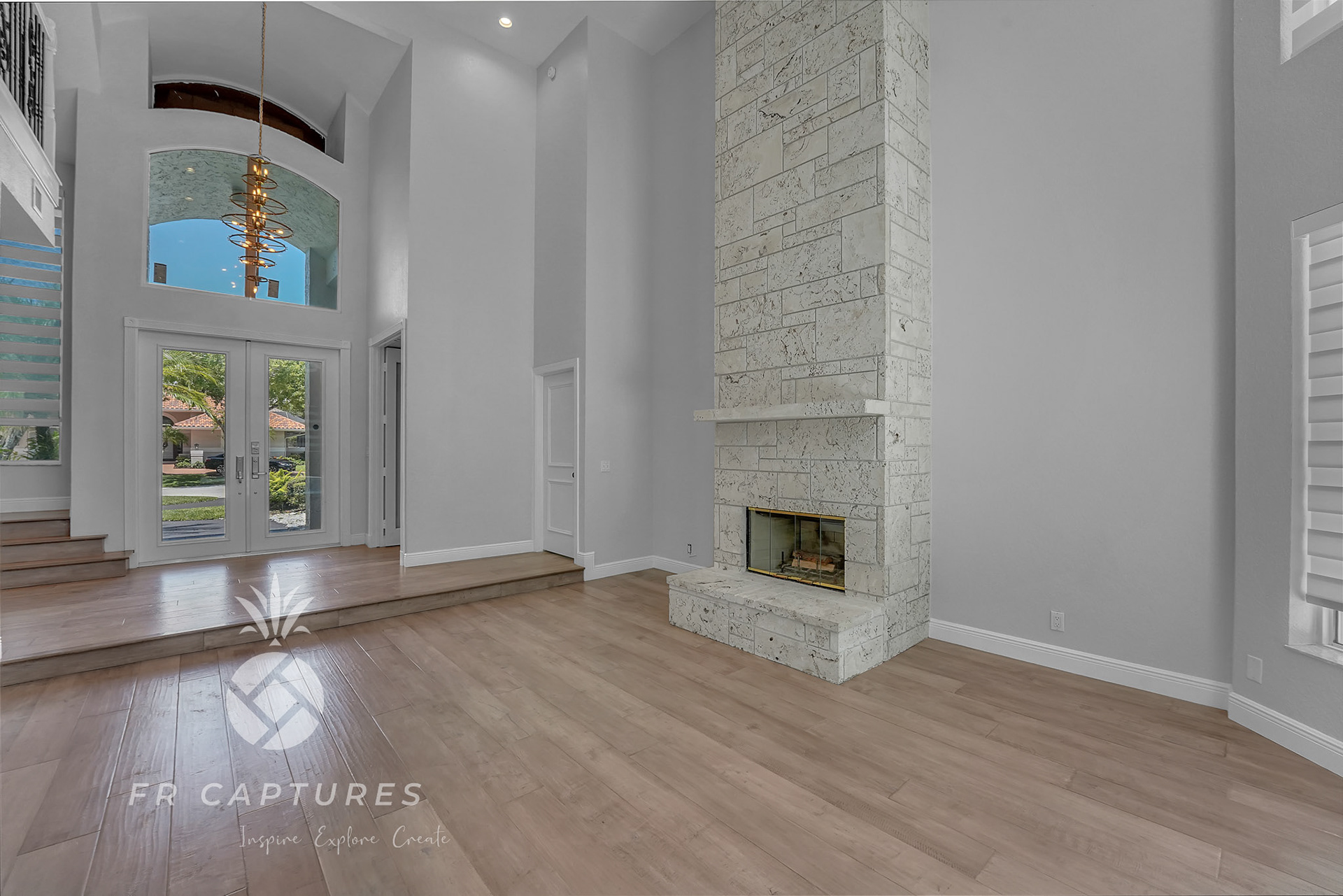Family room / Fire Plave