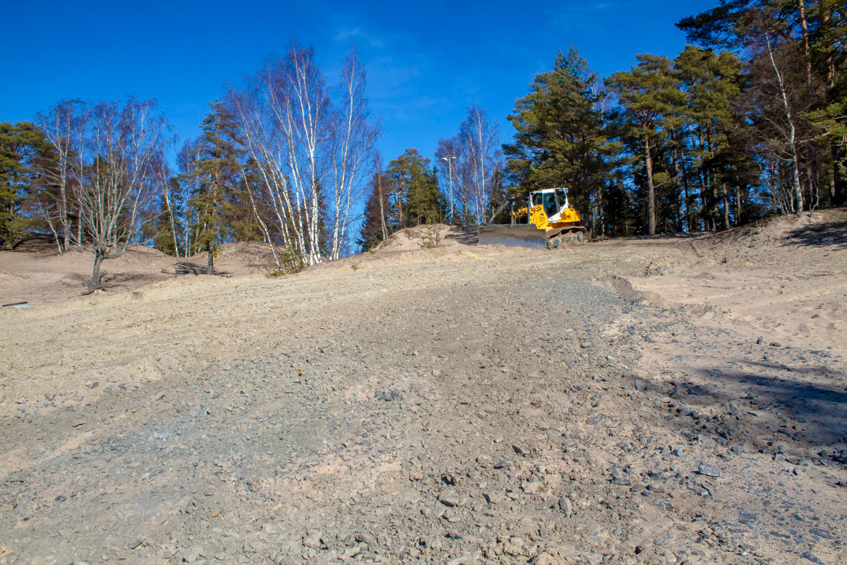 Yyteriin hiekkaa tuodaan tuota kautta rekoilla Kaanaan suunnasta 2.4.2019