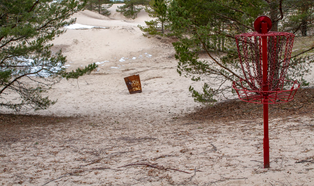 Yyterin siivous on sitä ja tätä. Tänne ei saa ajaa mönkijällä. 4.4.2019