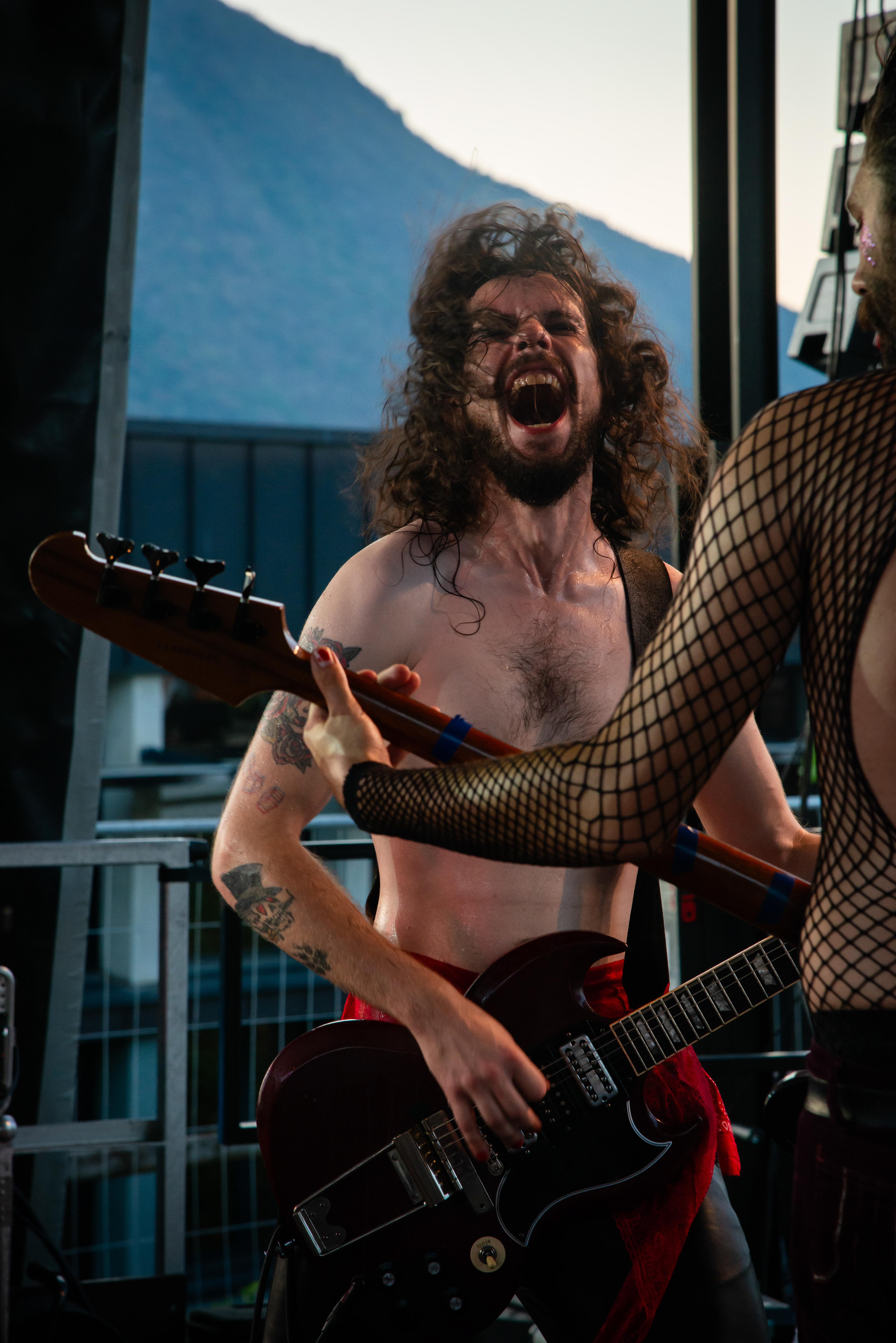 <- Red Full Dog - Jelly Fest ->