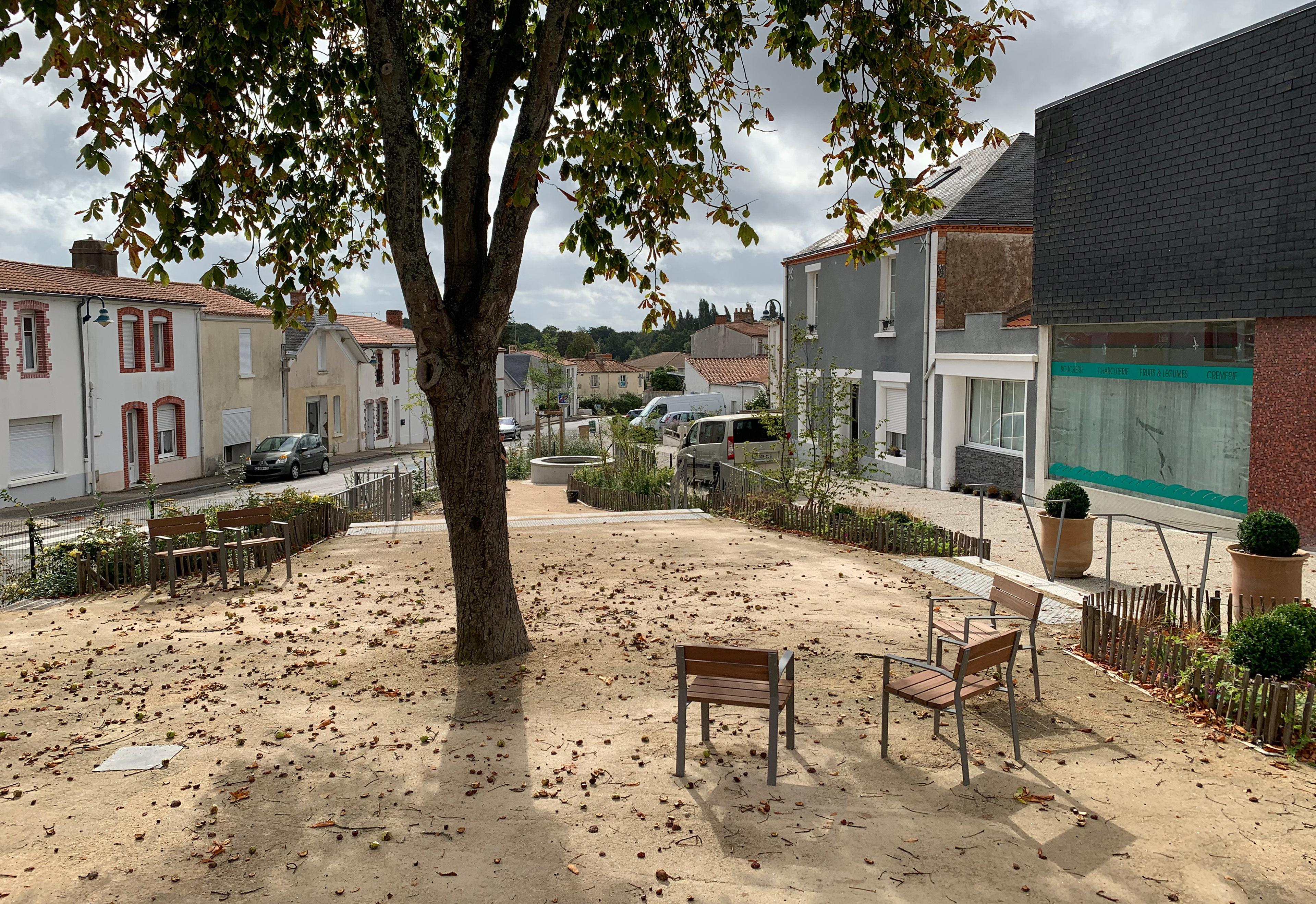 Moss paysage paysagiste concepteur urbaniste urbain projet architecture graphisme design espace designer designeur scénographie urbanism lansdscape architecture Vendée La Garnache lagarnache transition étude bourg voirie partage automobile piéton jeux végétation rythme espace public repos mobilier banc