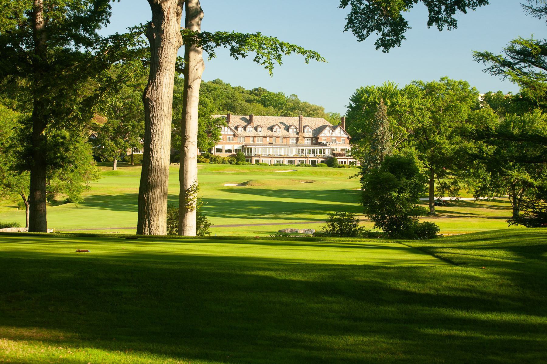 Baltusrol 18th and club house 