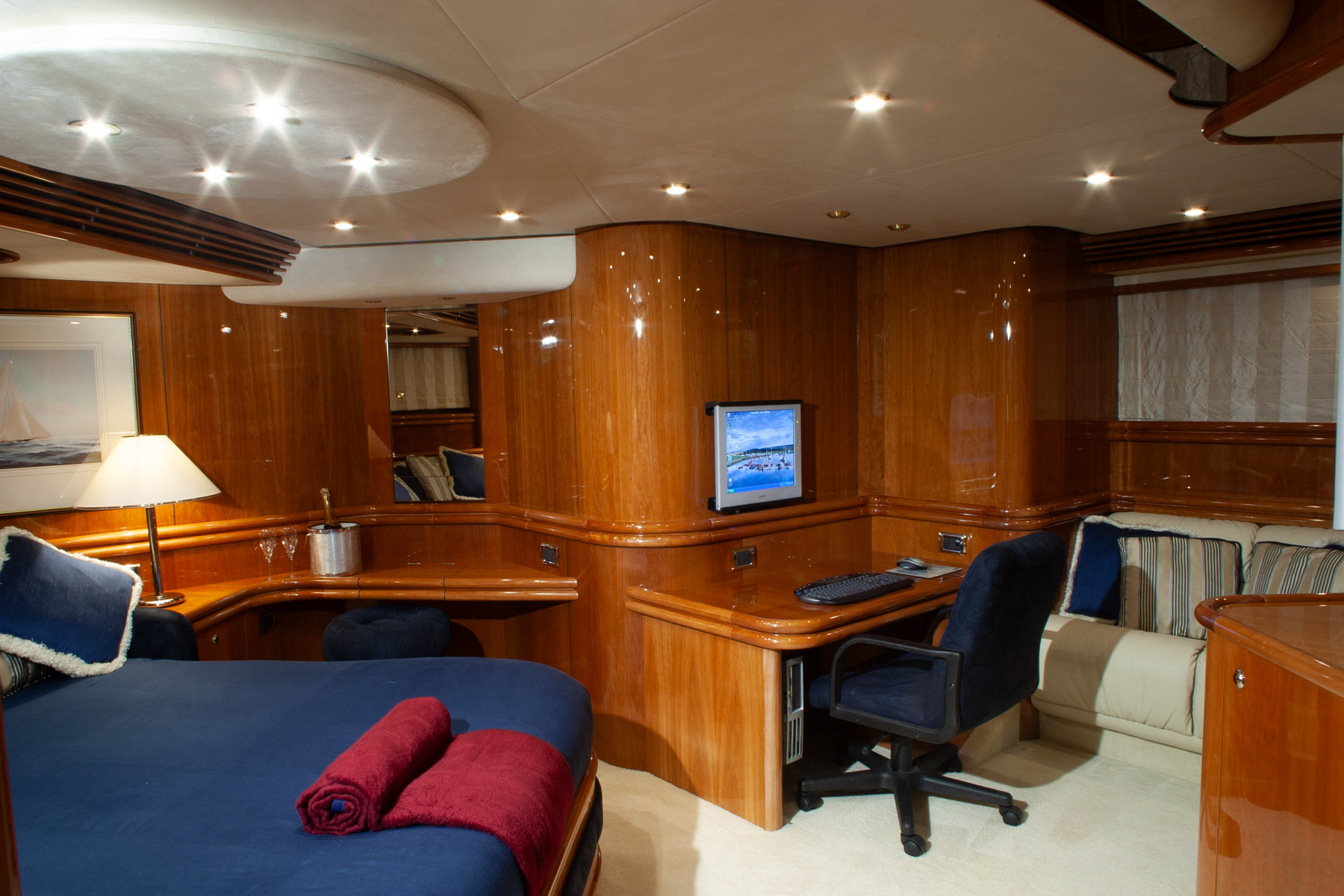Private Yacht 