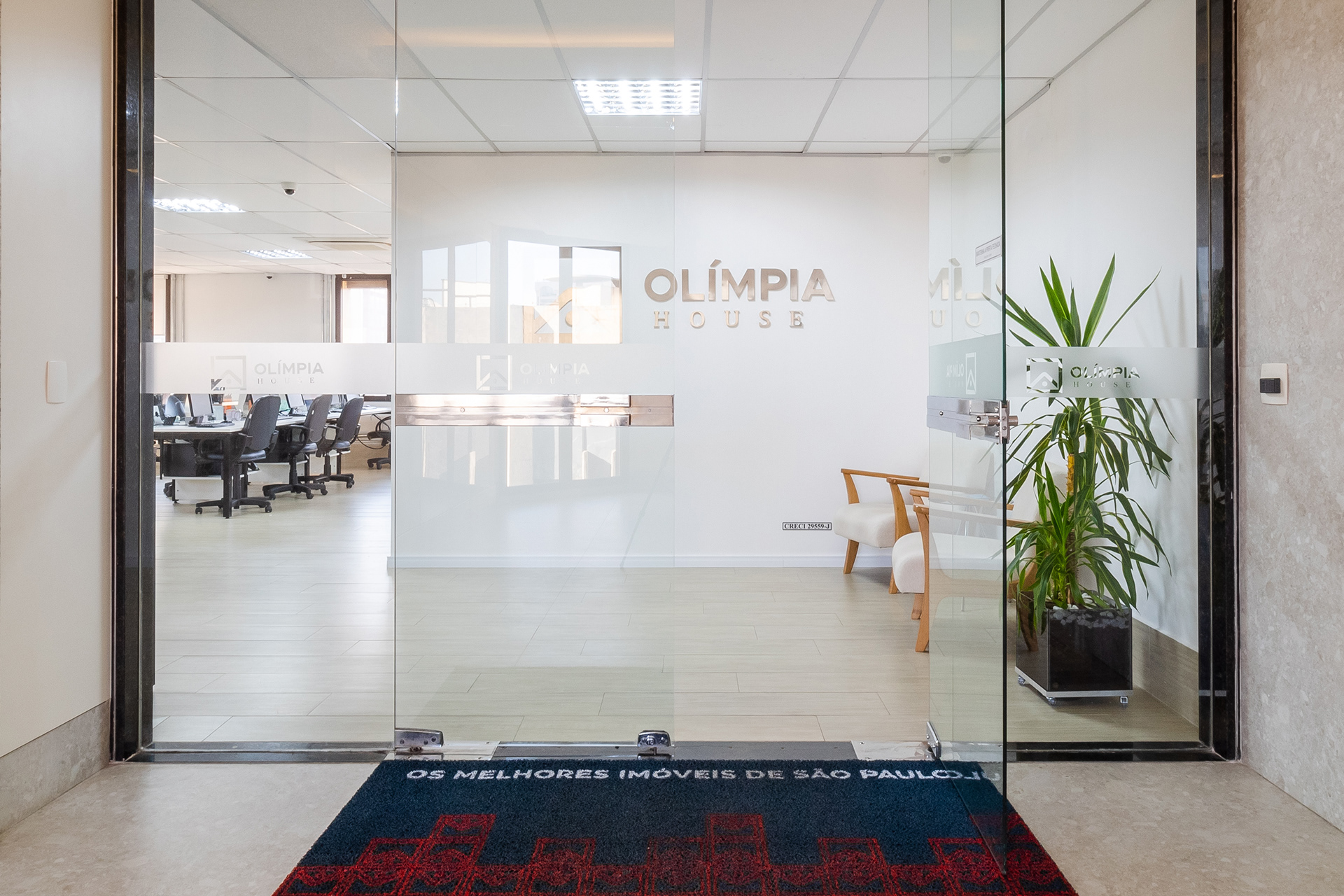 Foto da entrada da Olimpia House, OH imoveis, feita por Lucas Espindola Braga