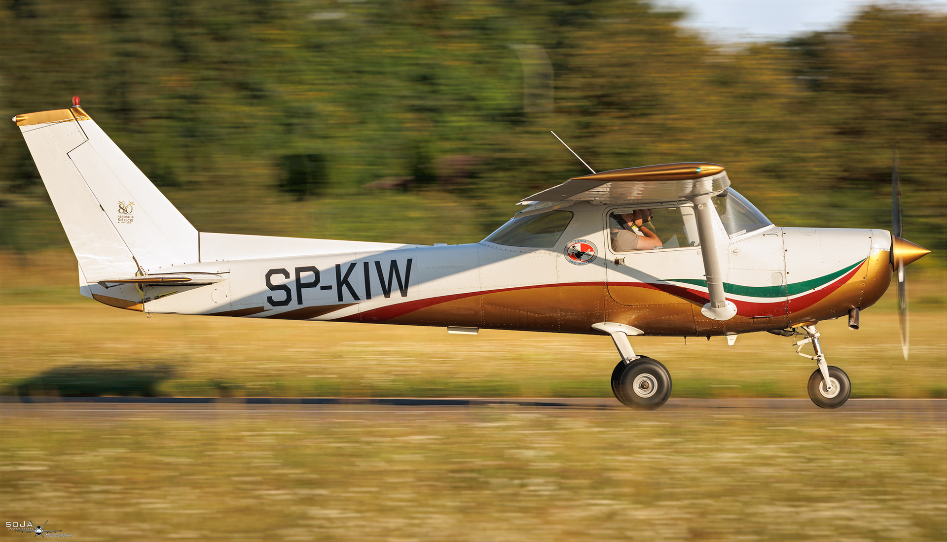 ID04092025 - Aeroklub Kielecki Cessna 152 SP-KIW cn#