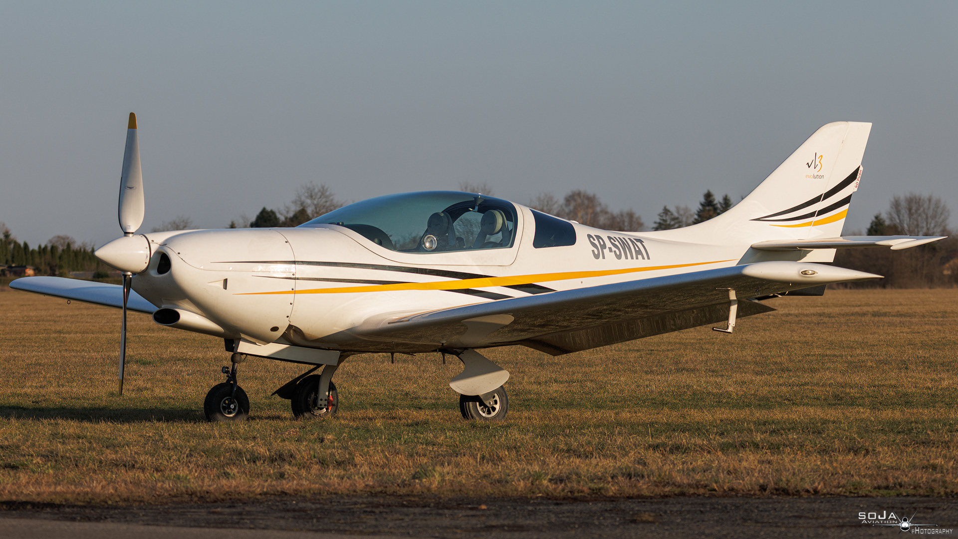 ID160325 - JMB Aircraft VL3 Evolution SP-SWAT