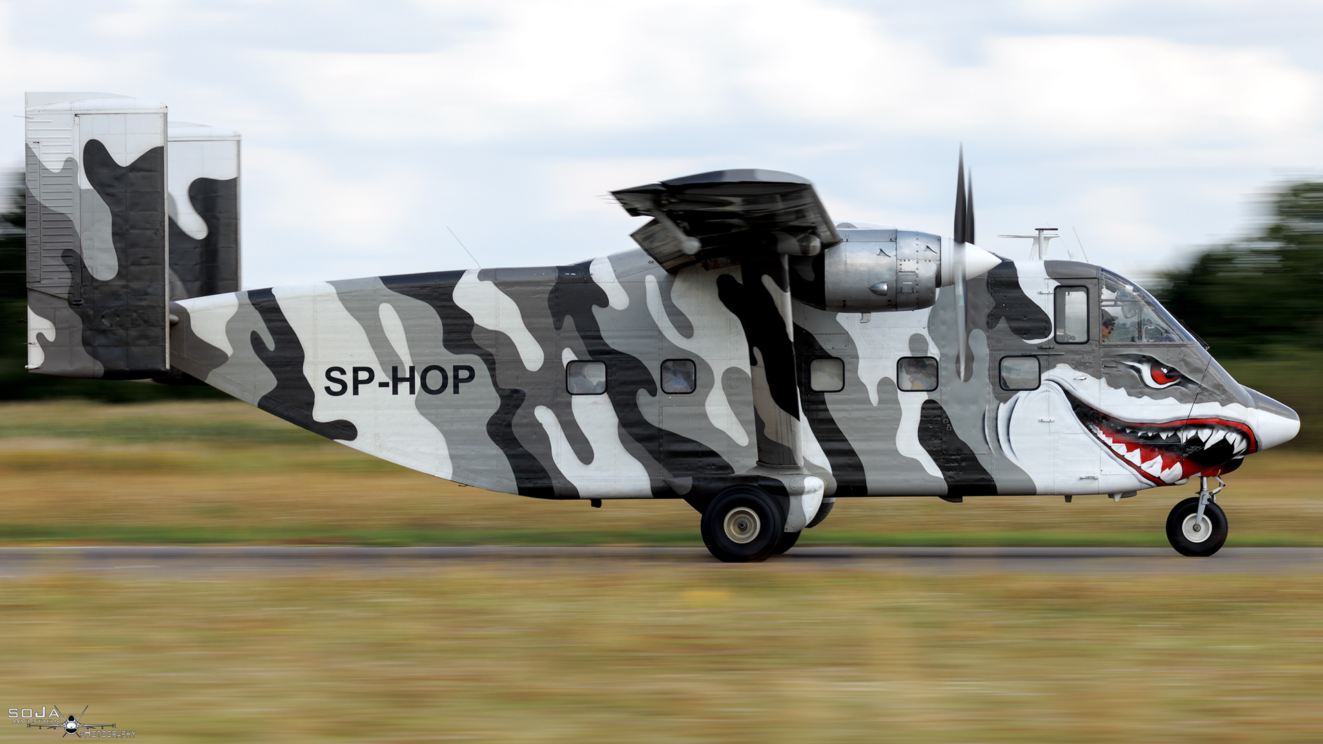 ID180824 - SkyForce Short SC-7 Skyvan SP-HOP Sharky cn# SH1906 230723