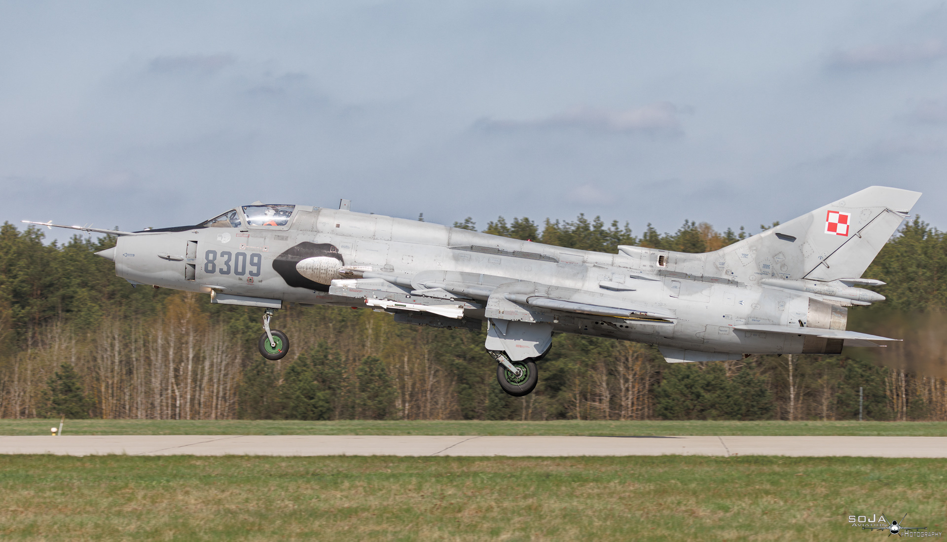 ID160425 - Poland - Air Force Sukhoi Su-22M4 8309 cn# 28309 #5