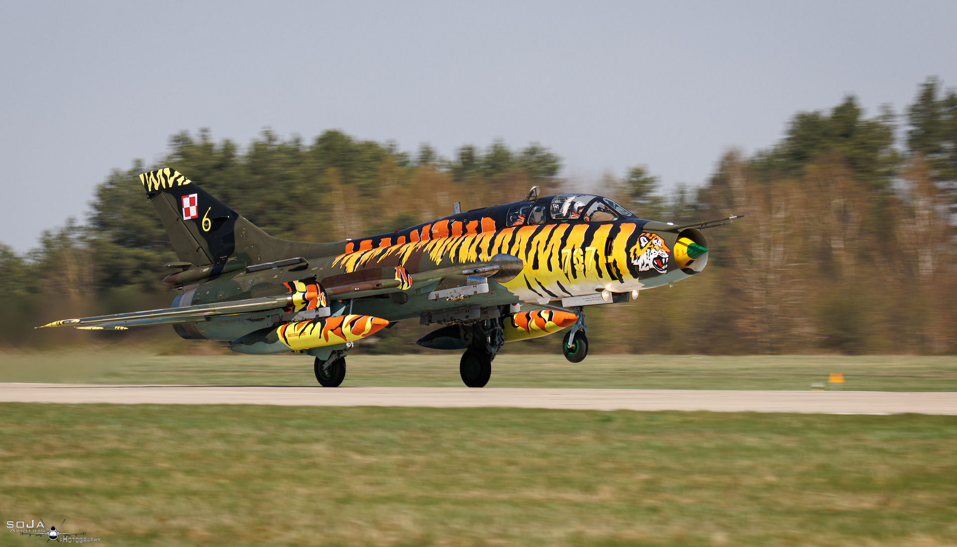 ID150425 - Poland - Air Force Sukhoi Su-22 UM3K 707 cn# 17532369707