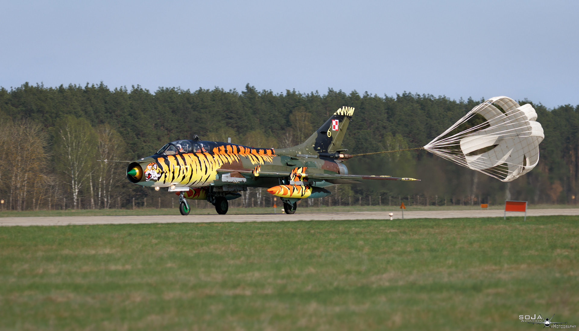ID150425 - Poland - Air Force Sukhoi Su-22 UM3K 707 cn# 17532369707 #3