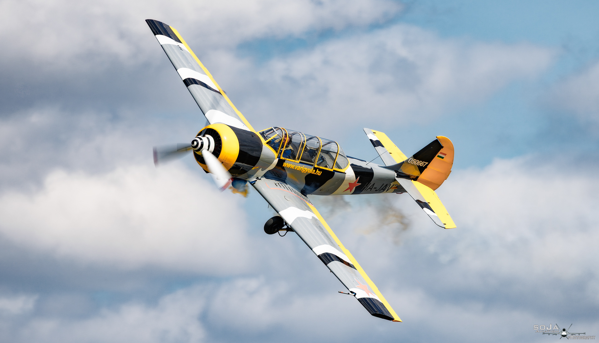 ID040726 - Yak-52 HA-JAV