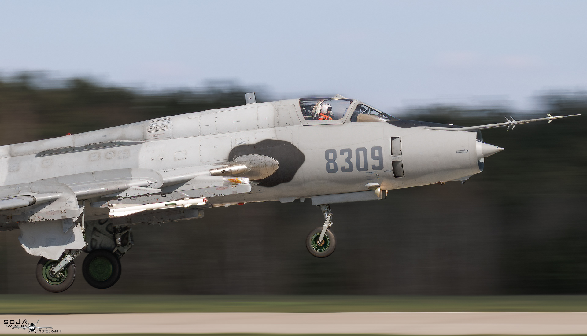 ID150425 - Poland - Air Force Sukhoi Su-22M4 8309 cn# 28309 #2 