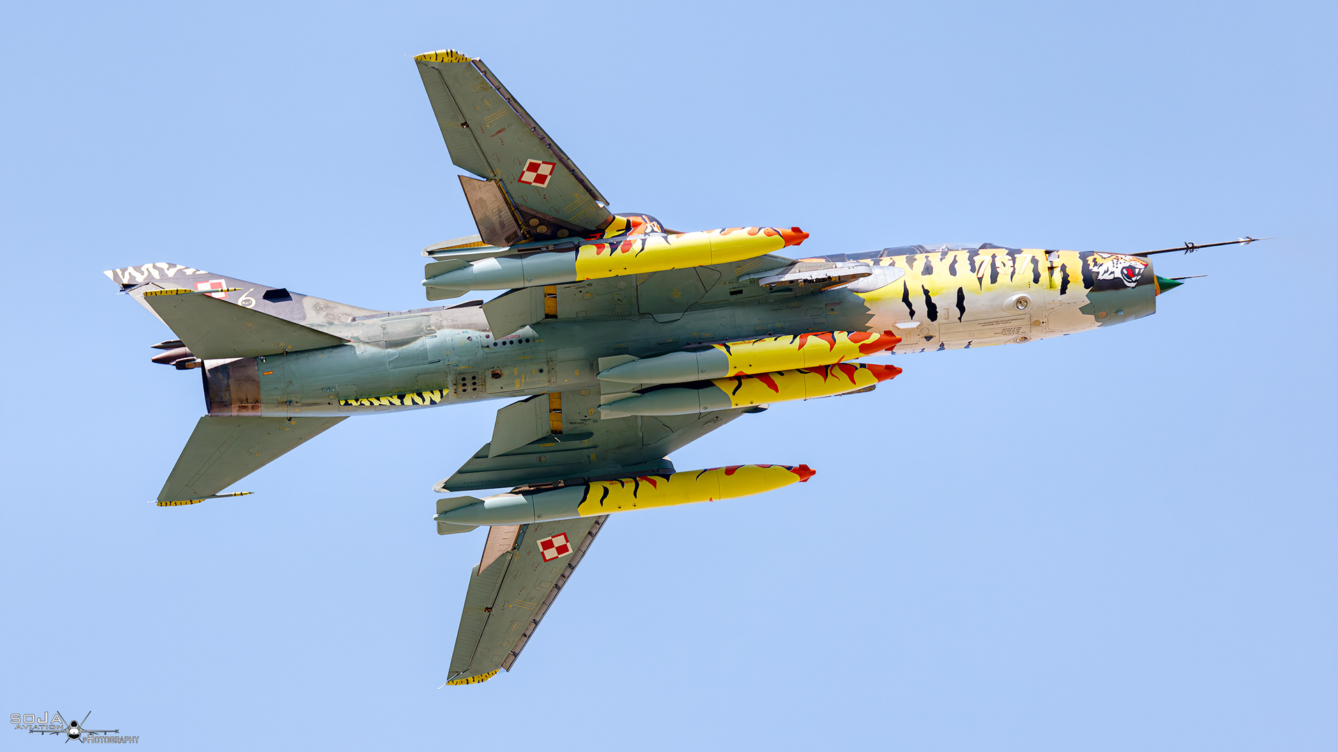 ID290824 - Poland - Air Force Sukhoi Su-22 UM3K 707 cn# 17532369707 #2