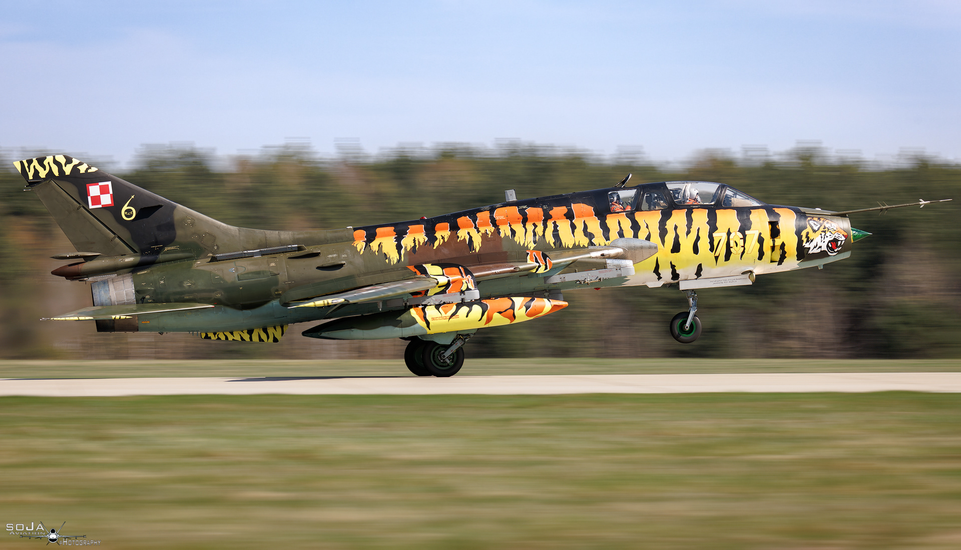 ID150425 - Jacek Sońta Poland - Air Force Sukhoi Su-22 UM3K 707 cn# 17532369707 #2 (1) v2