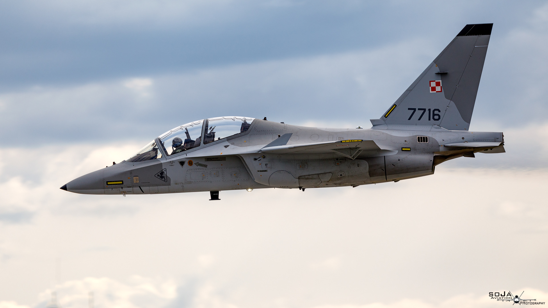 ID180524 - Polish Air Force Alenia Aermacchi M-346 Master 7716 Bielik cn# CSX55276