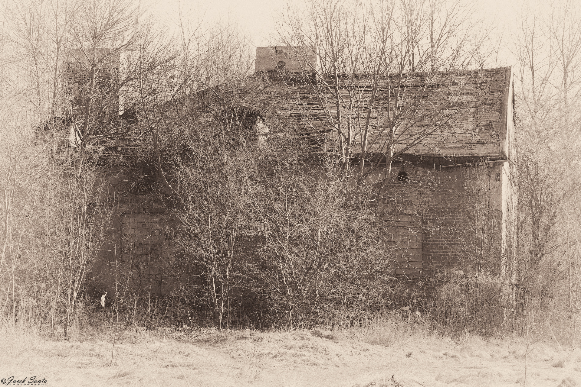 ID 160325 - Ruina ul. 1-go Maja przy torach