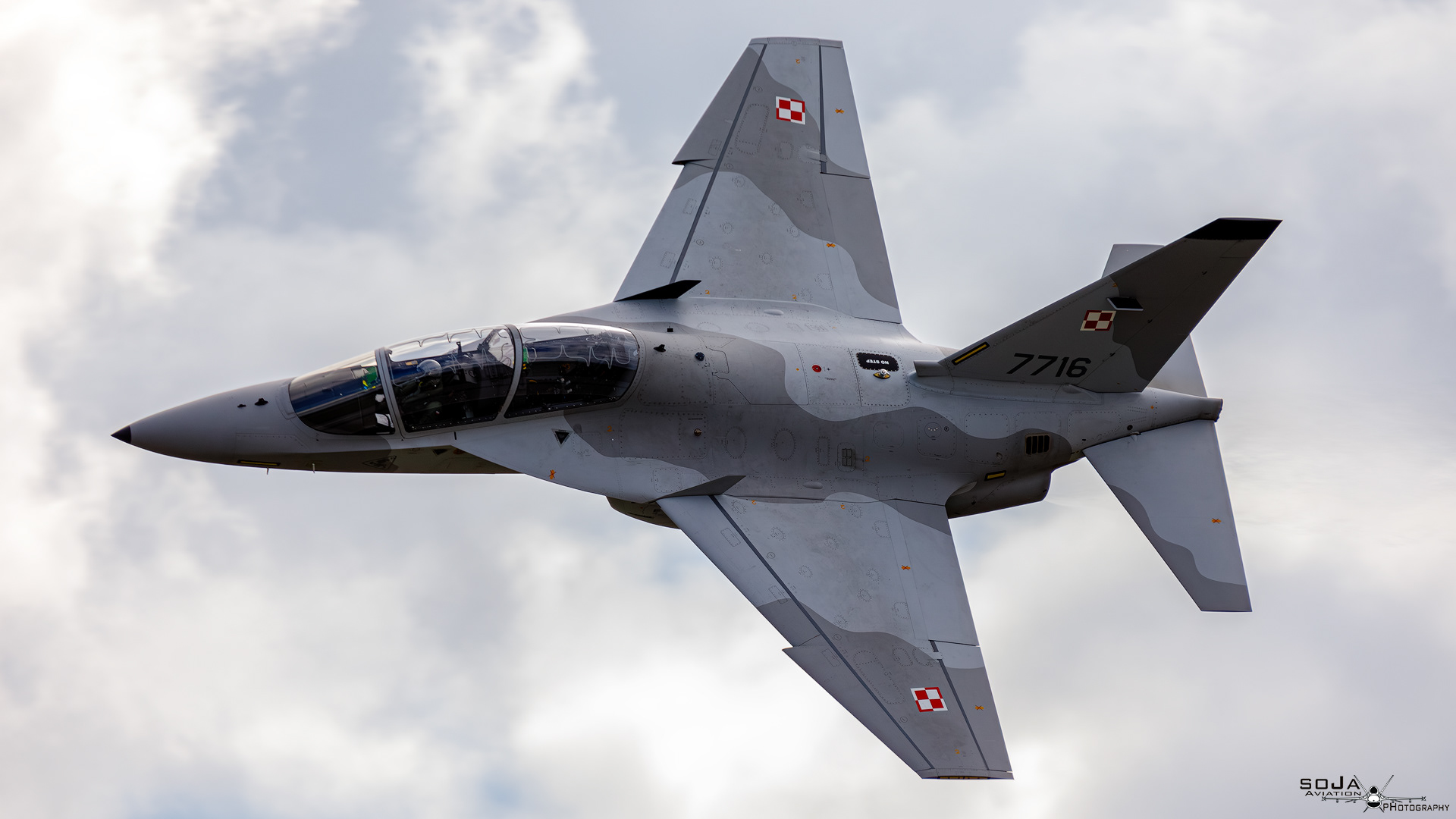 ID180524 - Polish Air Force Alenia Aermacchi M-346 Master 7716 Bielik cn# CSX55276 #2