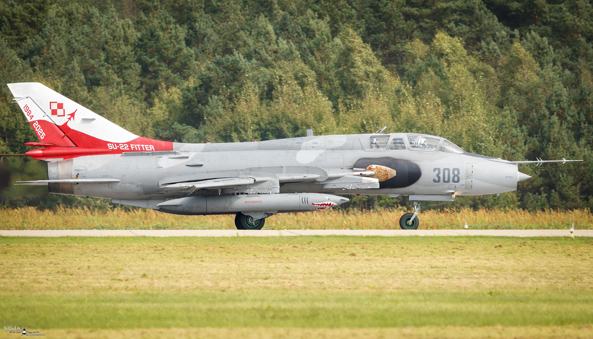 ID100925 - Poland - Air Force Sukhoi Su-22 UM3K 308 cn# 17532366308 #4