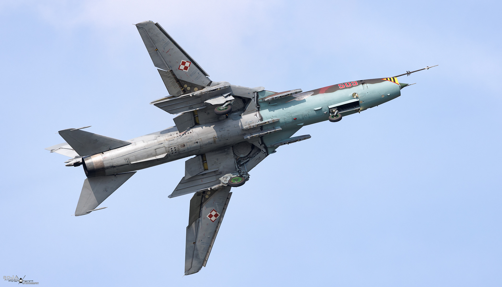 ID100925 - Poland - Air Force Sukhoi Su-22 UM3K 509 cn# 17532366509 #5