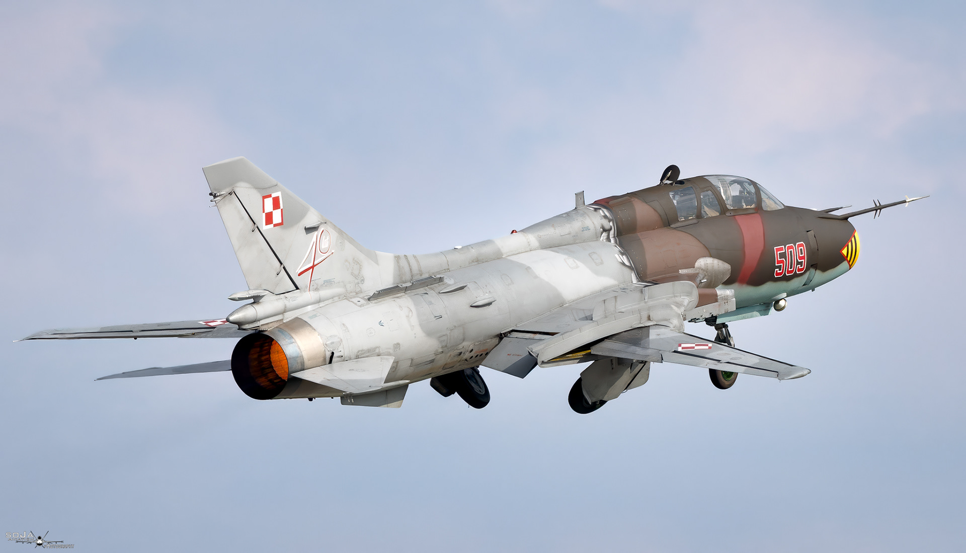 ID100925 - Poland - Air Force Sukhoi Su-22 UM3K 509 cn# 17532366509 #6