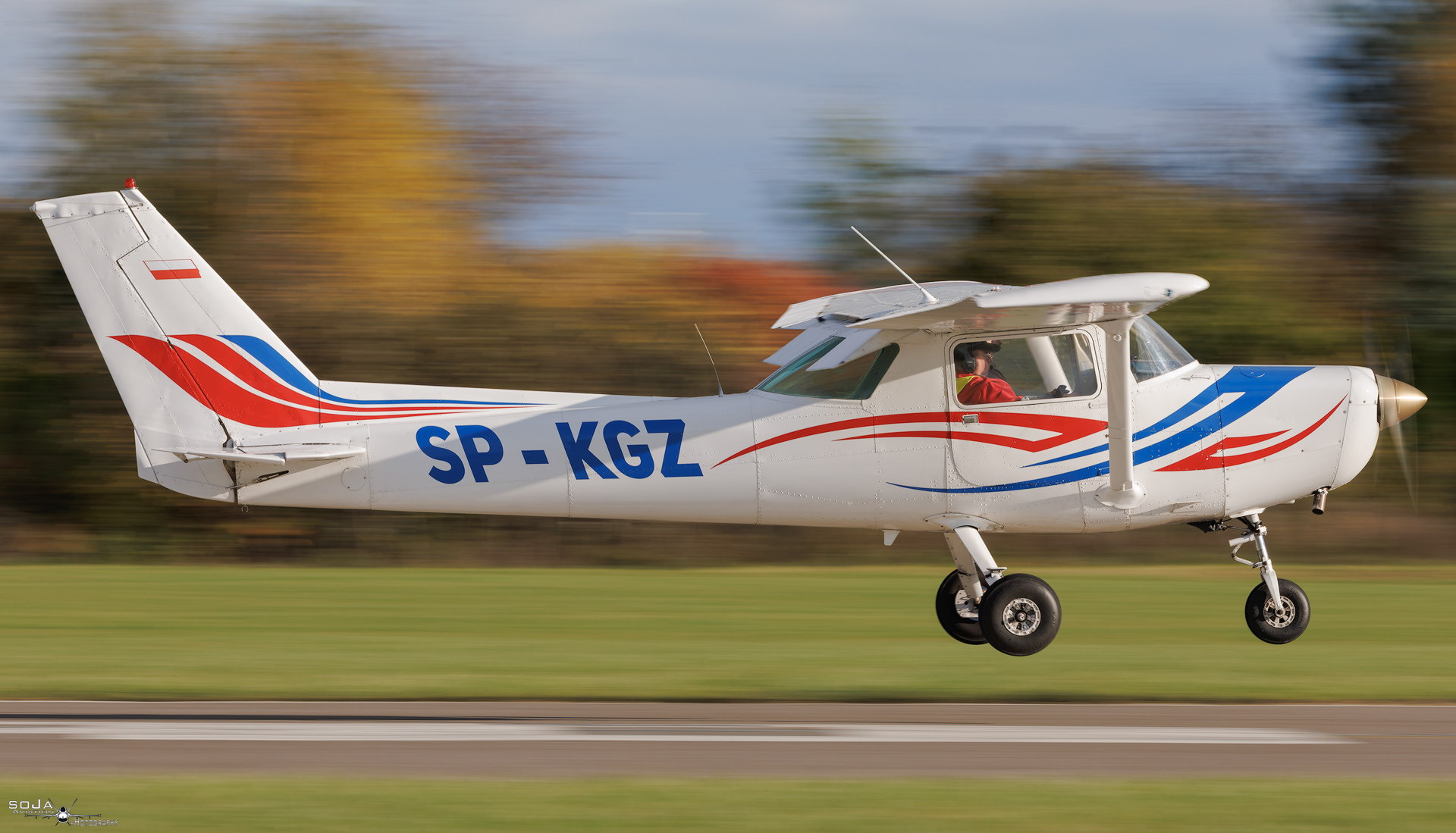 ID19102025 - Aeroklub Ziemi Piotrkowskiej Cessna 152 SP-KGZ cn# 15285270