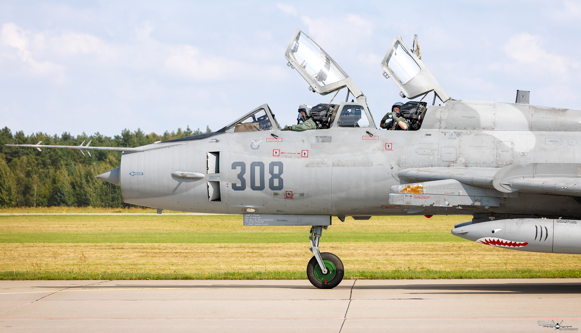 ID100925 - Poland - Air Force Sukhoi Su-22 UM3K 308 cn# 17532366308 #3