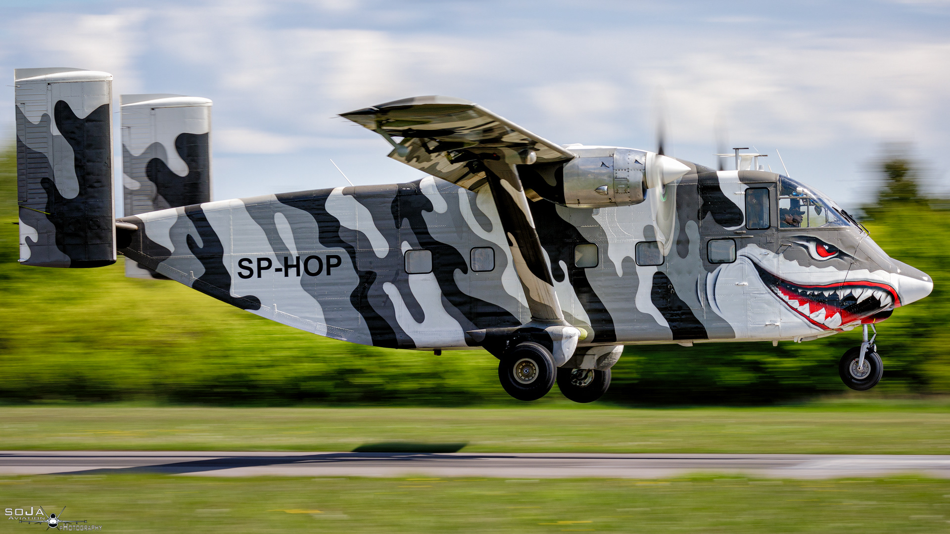 ID270424-SkyForce Short SC-7 Skyvan SP-HOP Sharky cn# SH1906 230723