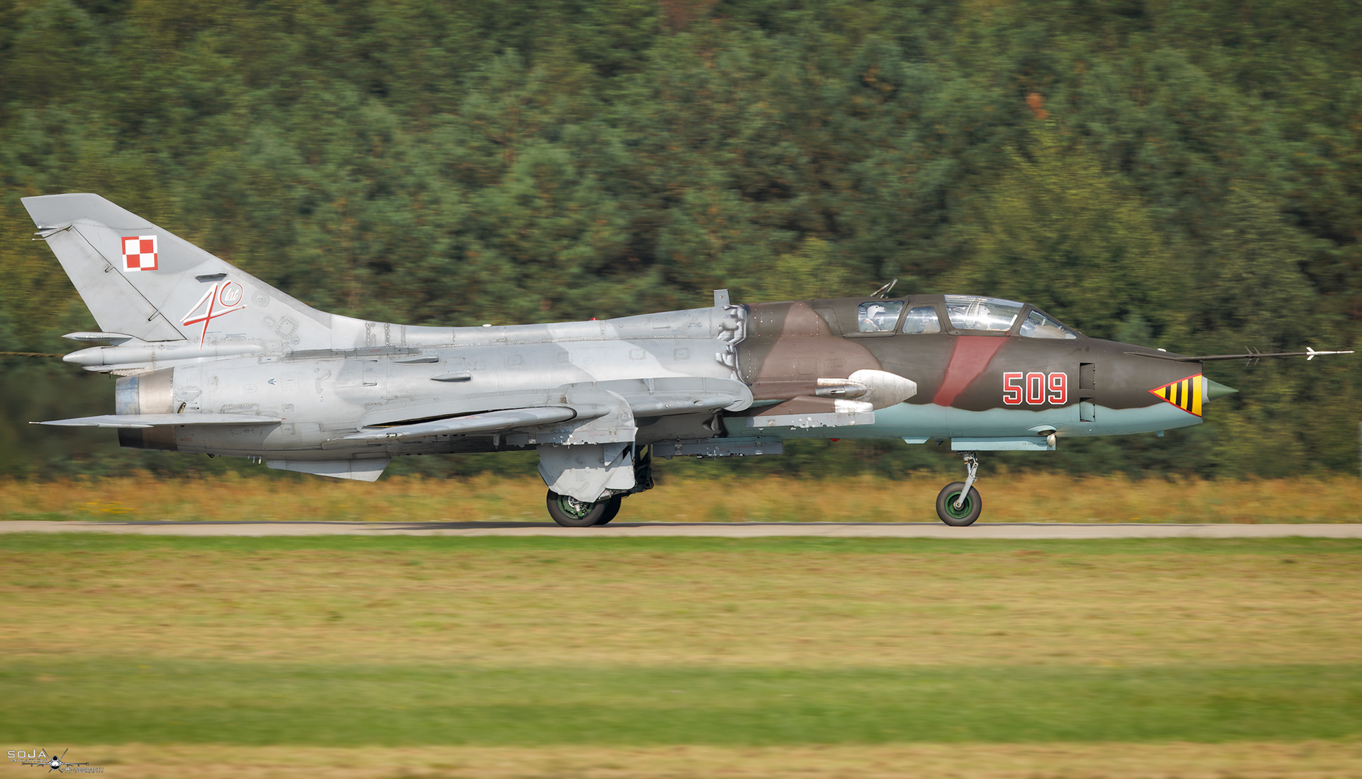 ID100925 - Poland - Air Force Sukhoi Su-22 UM3K 509 cn# 17532366509 #3