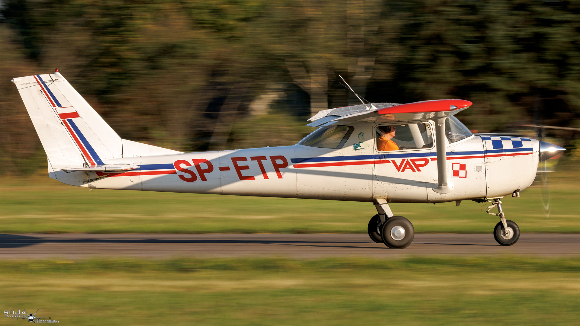 ID210924 - Aero Club Ziemi Piotrkowskiej Reims Cessna F150J SP-ETP cn# F150-0433
