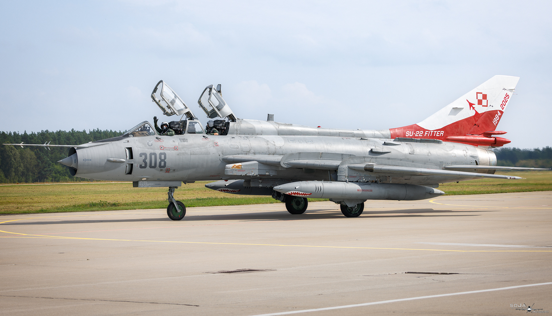 ID100925 - Poland - Air Force Sukhoi Su-22 UM3K 308 cn# 17532366308