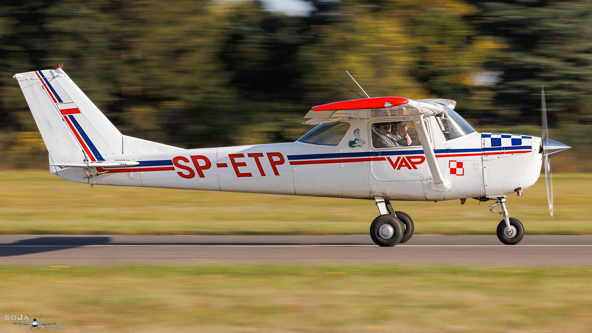 ID171026 - IDEA4AVIATION Reims-Cessna F150J SP-ETP cn# F150-0433