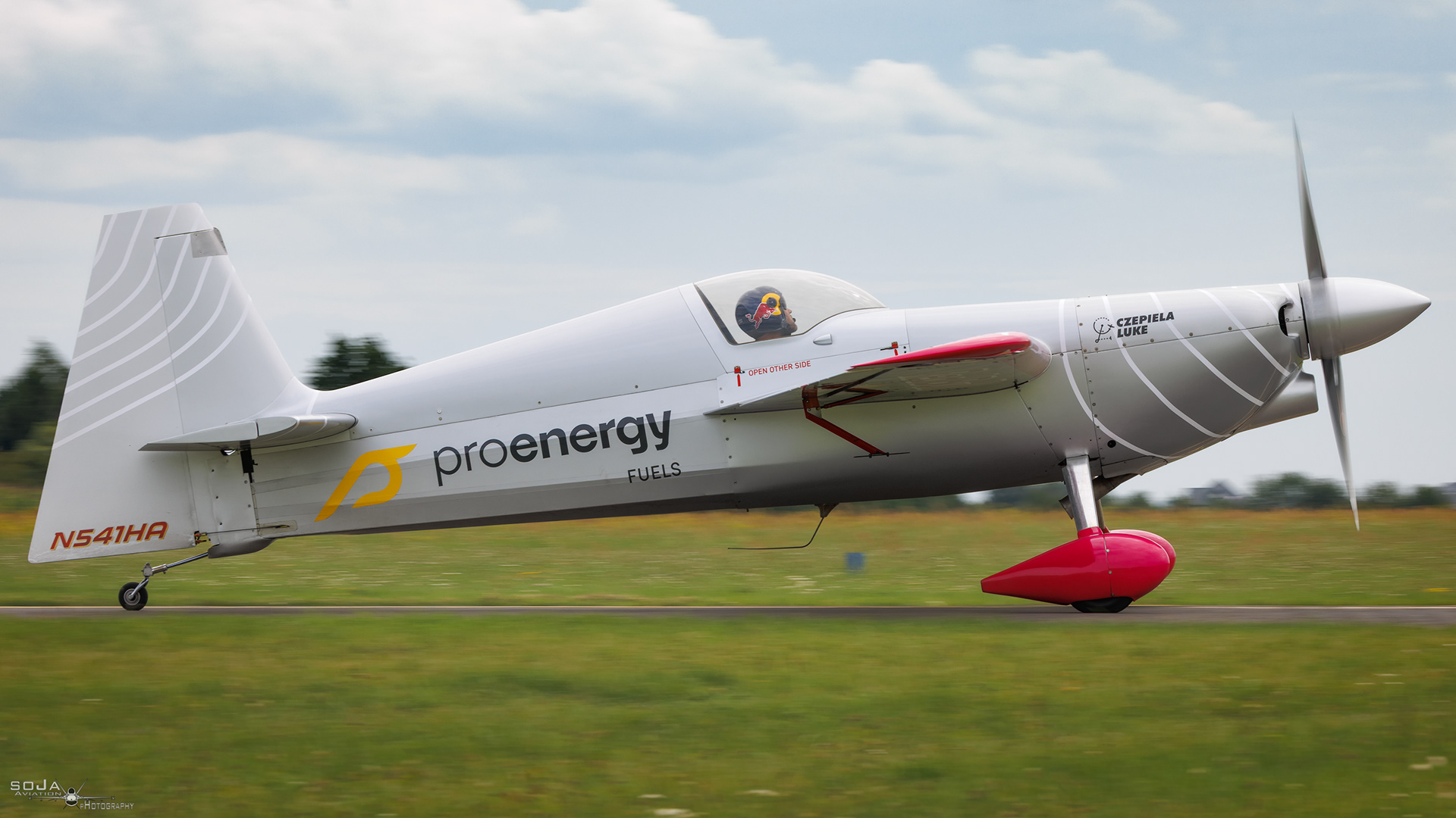 ID080825 - ATAM #35 - Zivko Edge 540 N541HA cn# 0041A