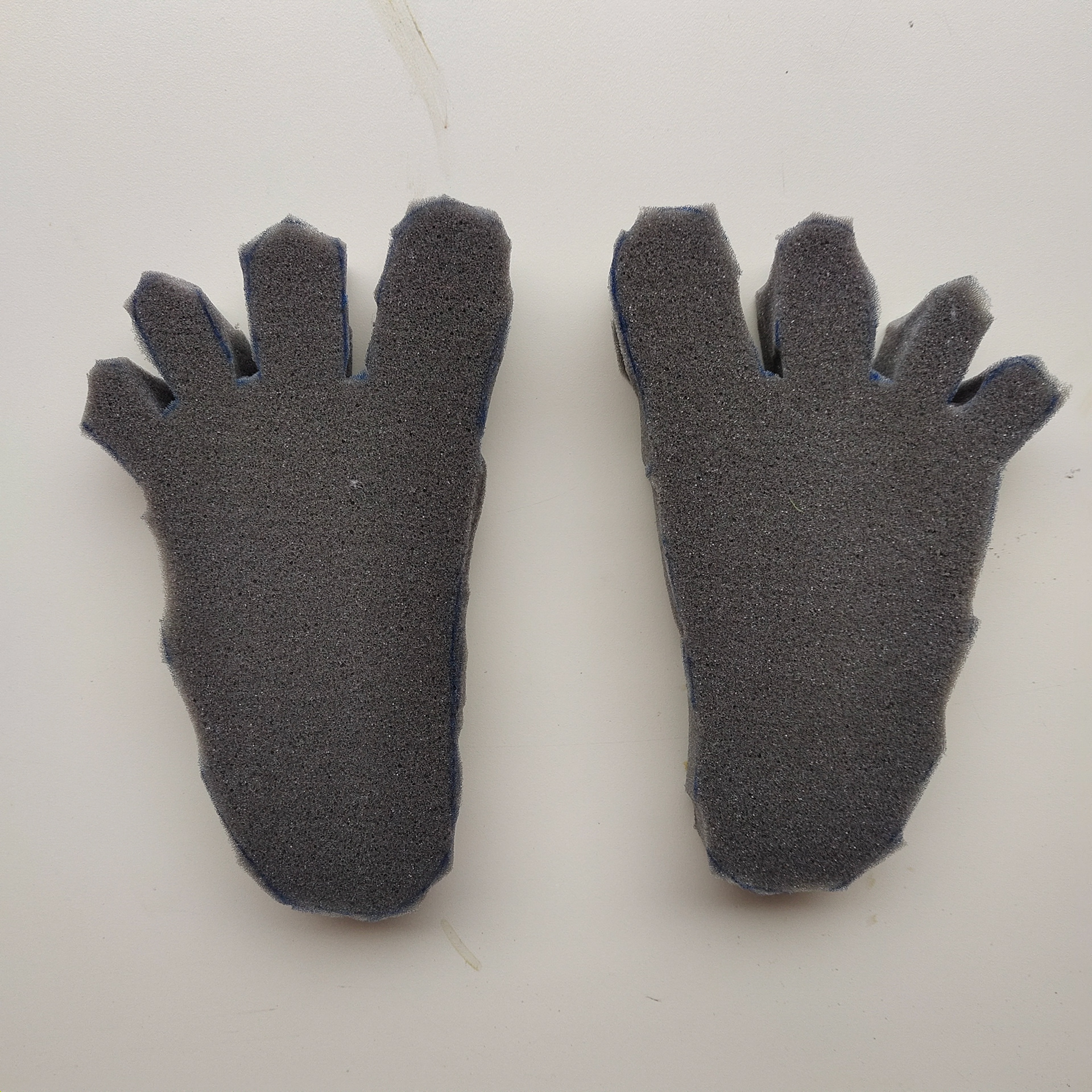 Puppet feet