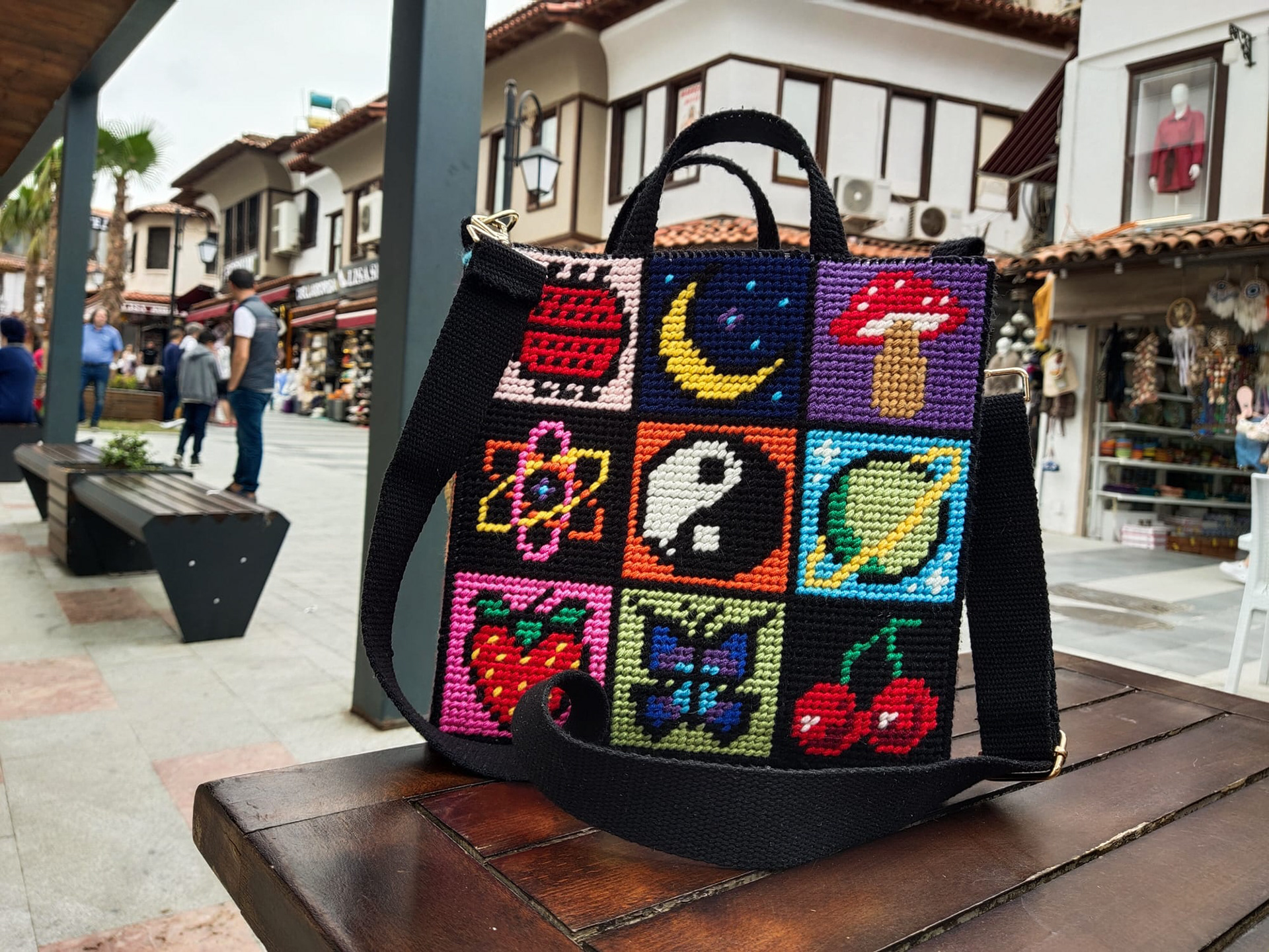 Anisa Ozalp - CROSS STITCH UNIF BAG