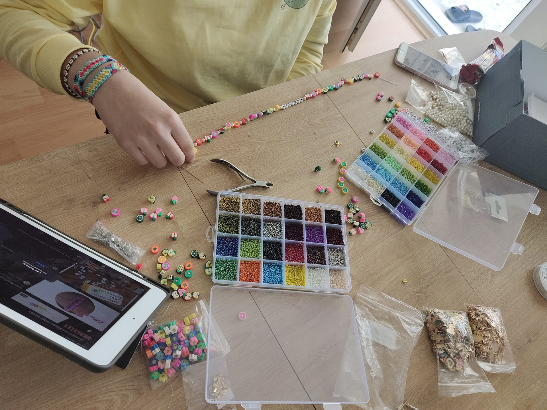 BEADED JEWELRY MAKING PROCESS