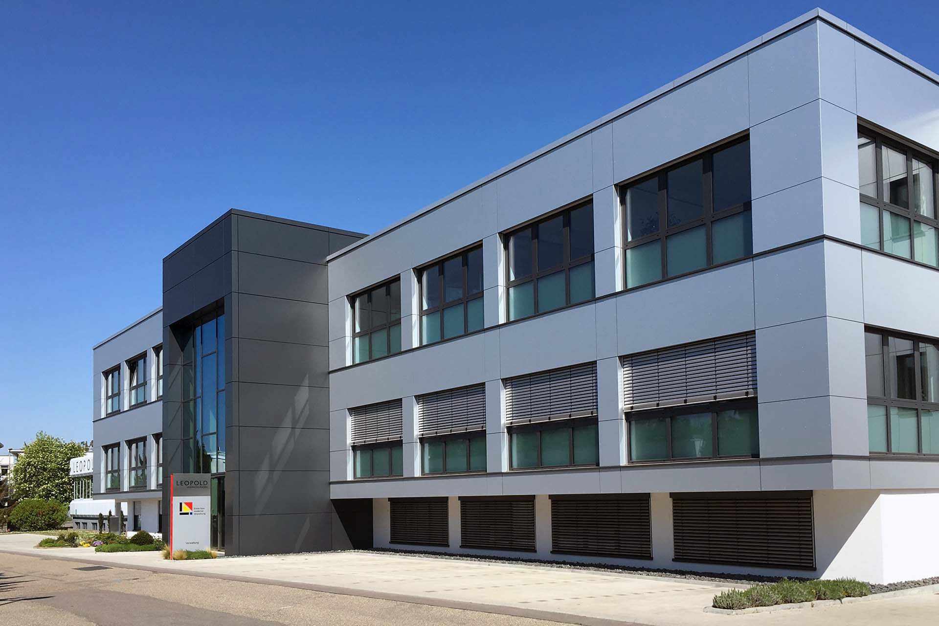 Neubau und Sanierung Bürogebäude