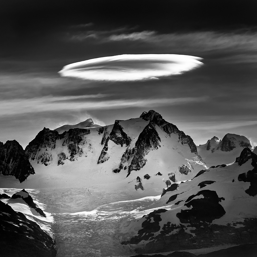 Cloud Overhang, Gold Harbour