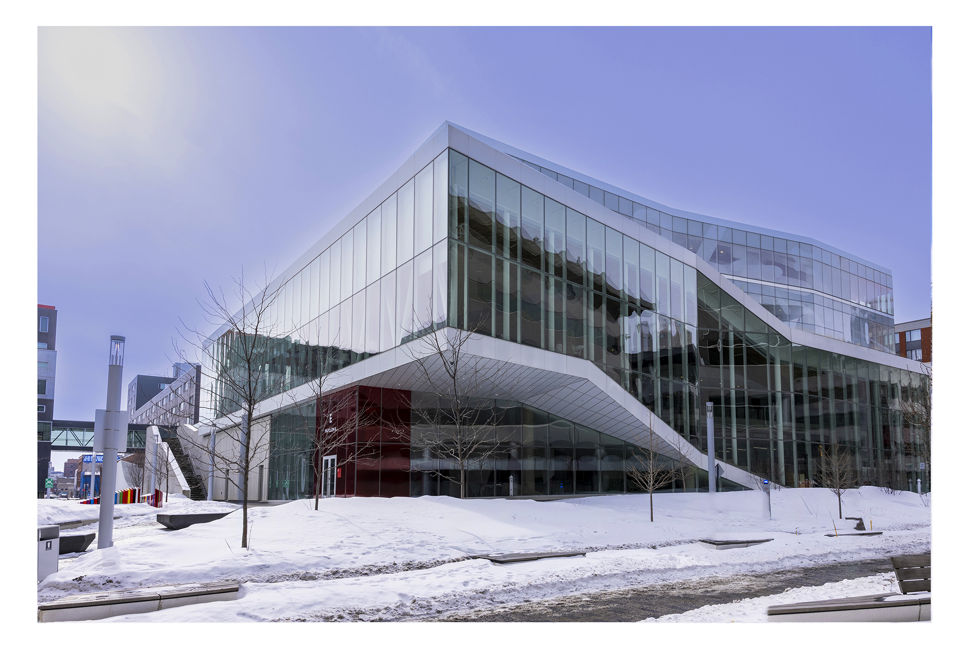 Ecole de Technologie Supérieure. Architecture of Menkès Shooner Letourneaux Architectes