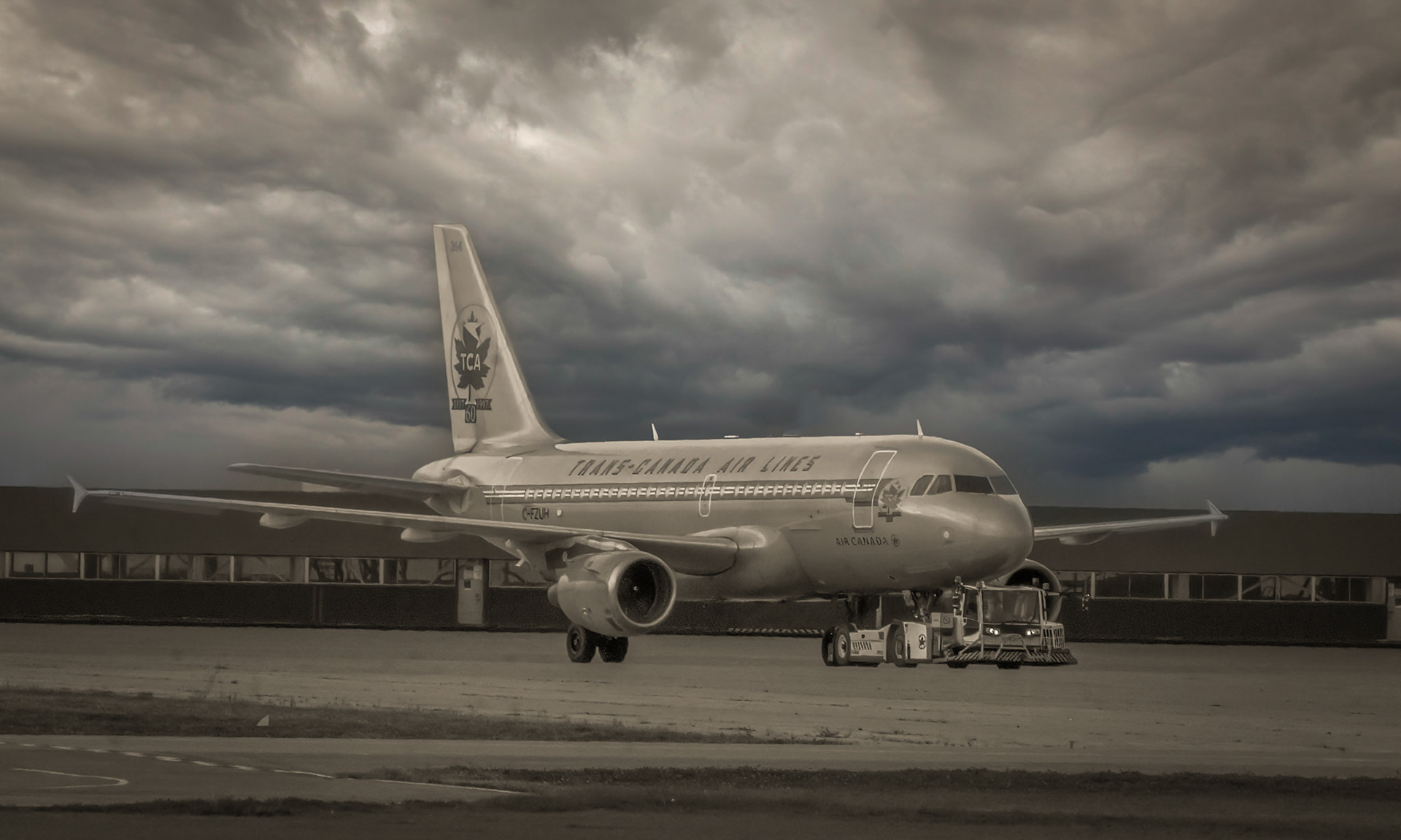 10045 Air Canada B Airbus 319 TCA