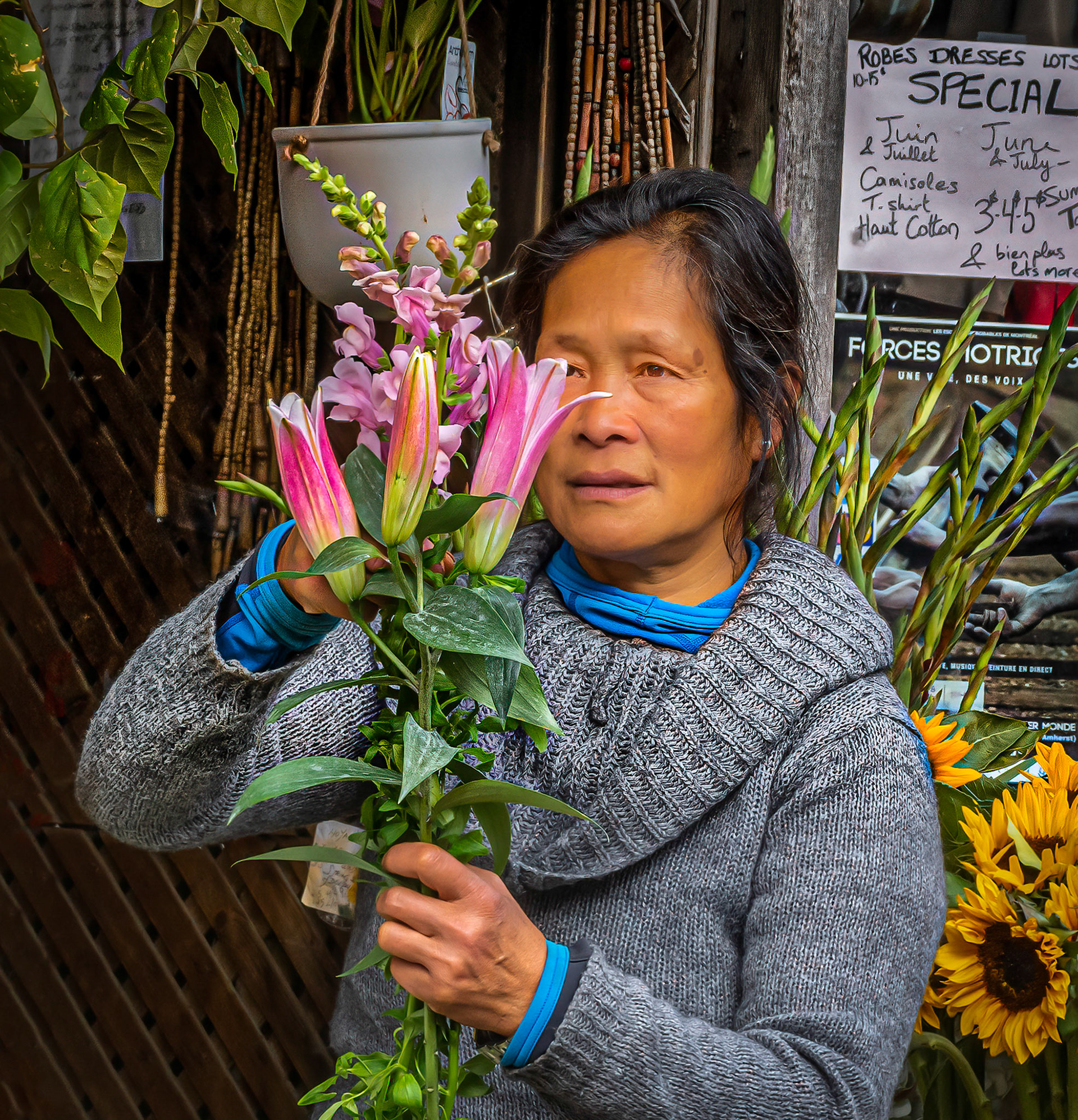 10530 Birdhouse Lady