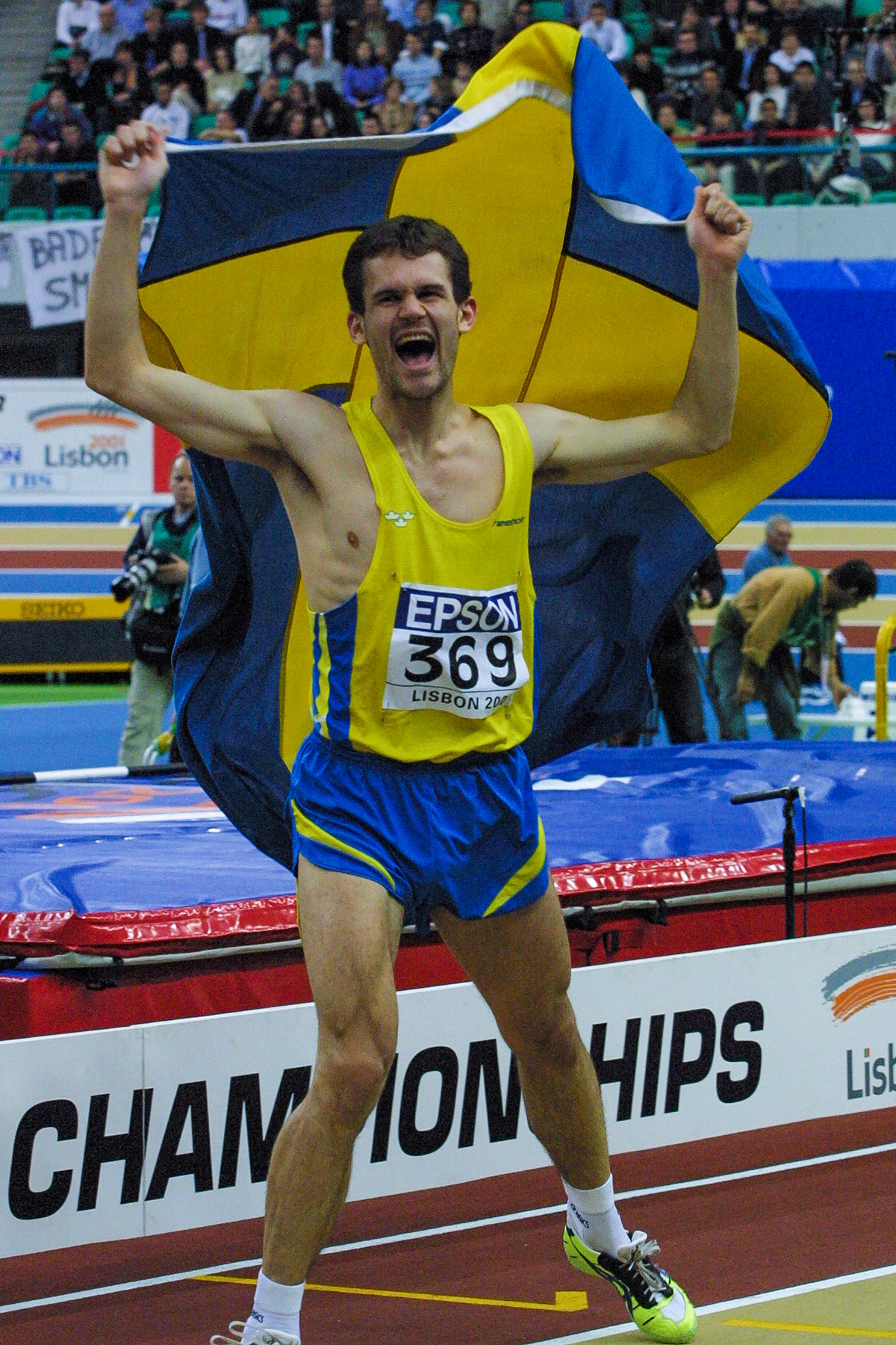 Stefan Holm celebrating the gold in high jump t the World Indoor Championship in Lisboa 2001.