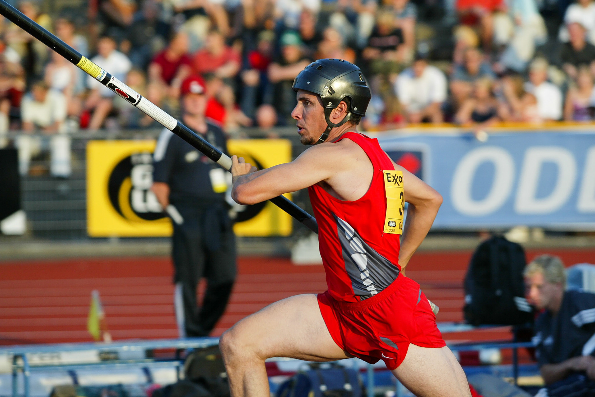 Toby Stevenson was pole vaulting with helmet in Oslo 2003.