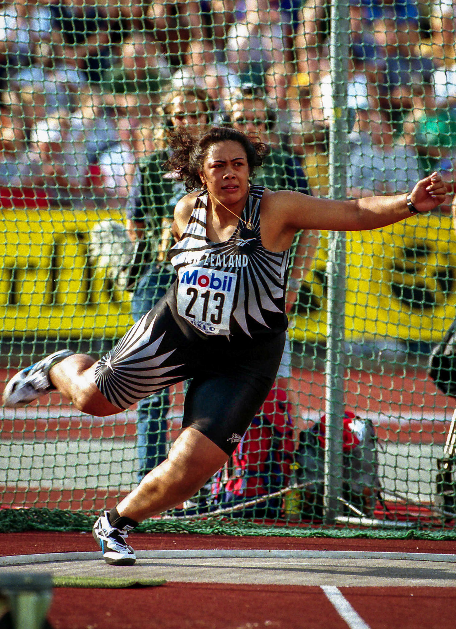 Beatrice Faumuina from New Zealand in discus in Oslo 1997.