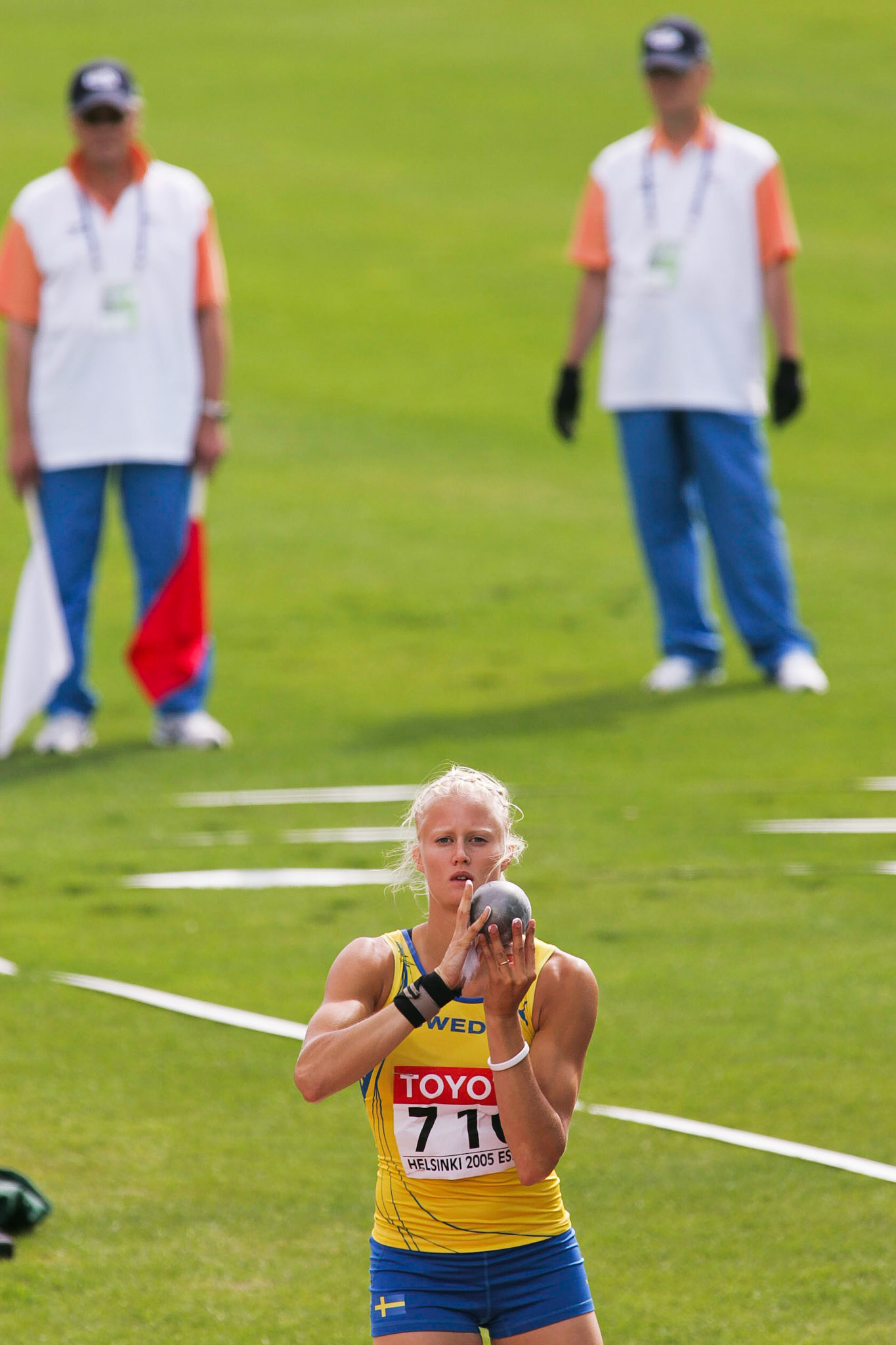 Carolina Klüft in the heptathlon shot put at the World Championship in Helsinki 2005.