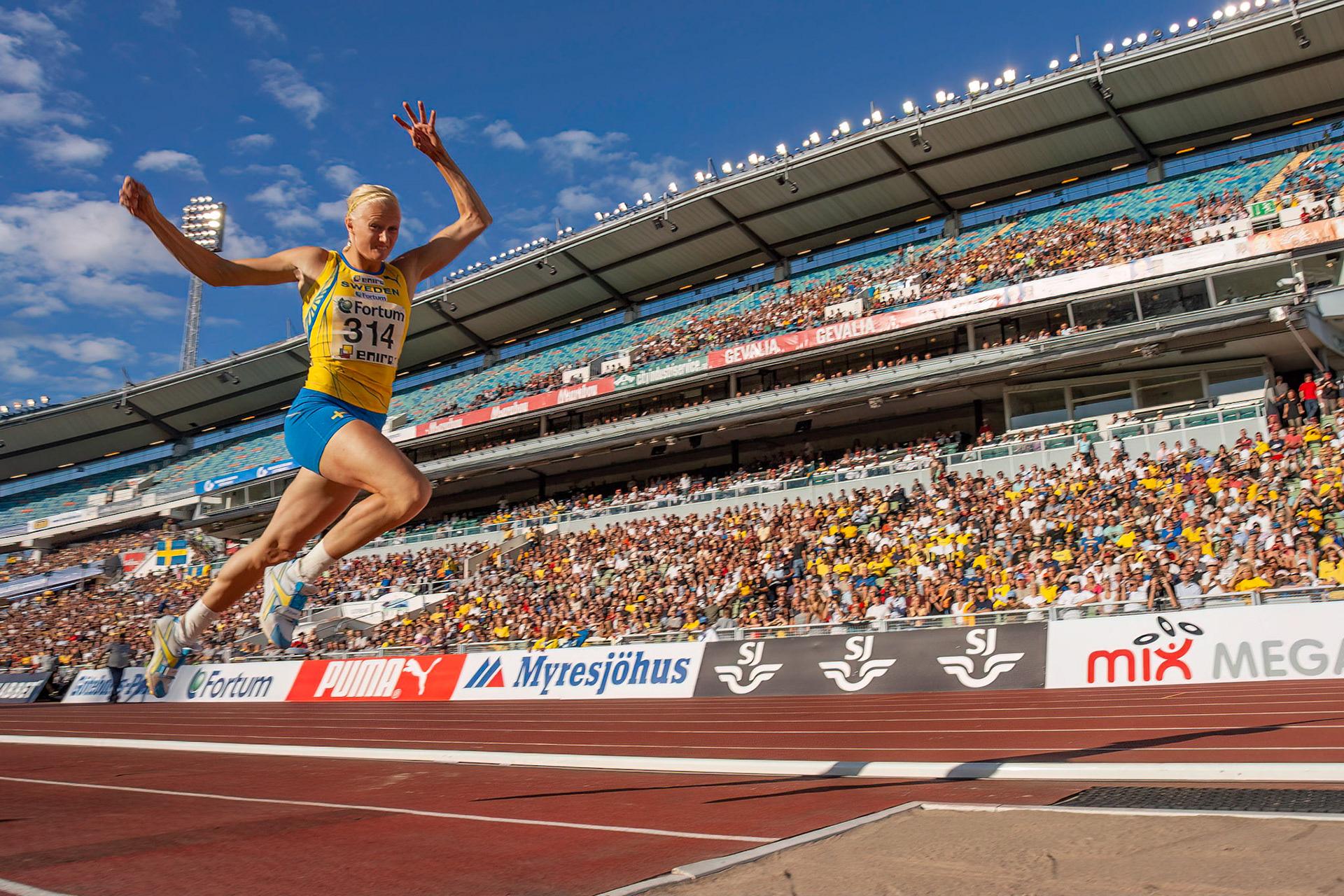Carolina Klüft in the triple jump in Finnkampen in Gothenburg 2007.