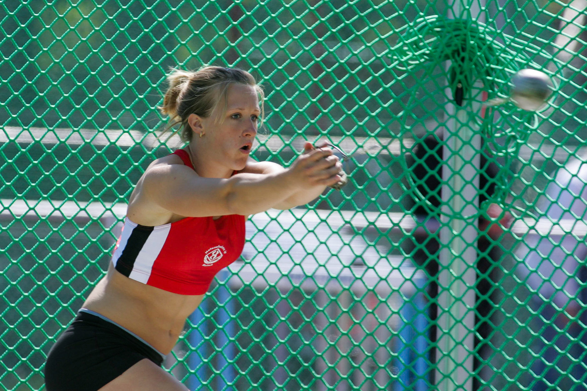 Tracey Andersson in the hammer throw in Helsingborg 2005