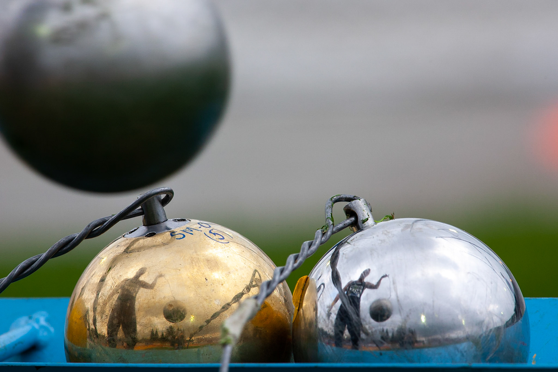 Mirroring in the hammers