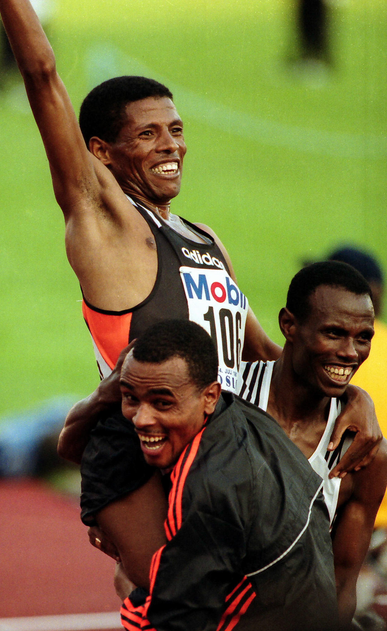 Haile Gebrselassie celebrating after setting a world record at 10000 meter with 26:31.32 in Oslo 1997.